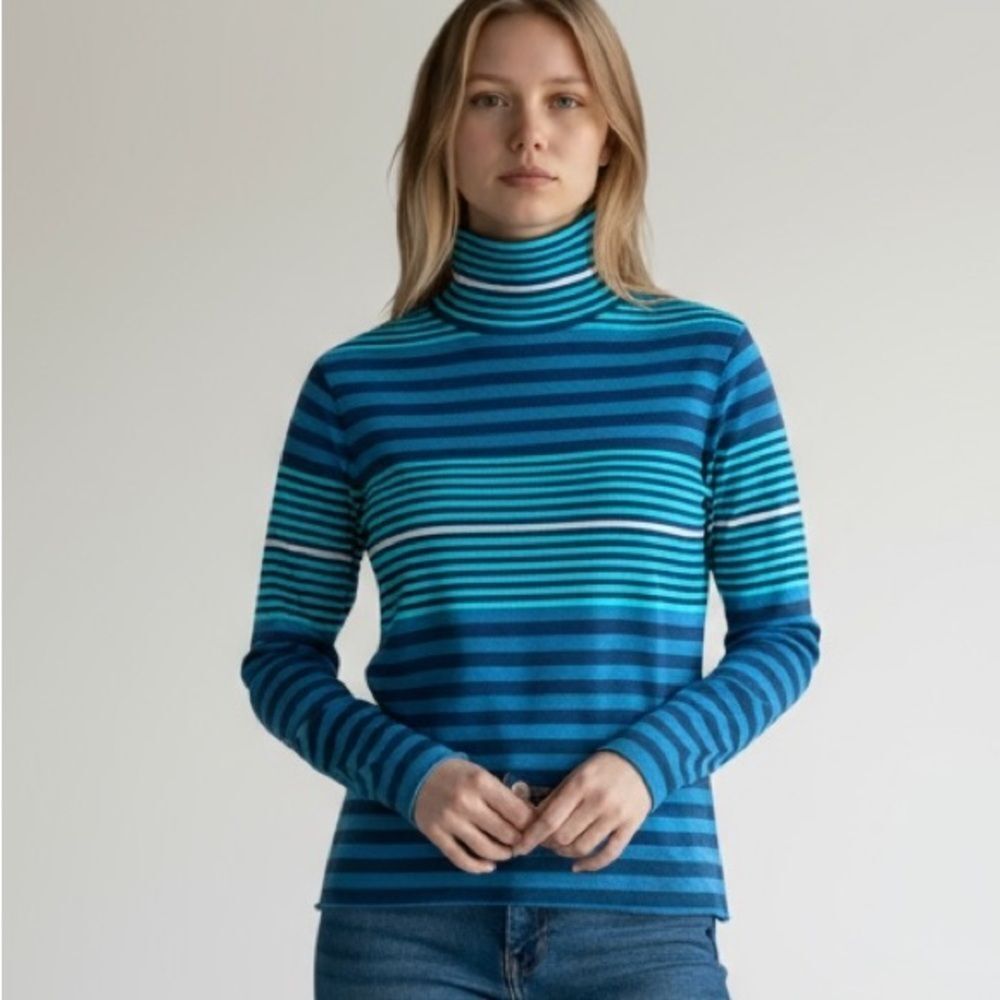 Duluth S'no Sweat Mock Neck Long Sleeved Shirt Layering Women’s size Small